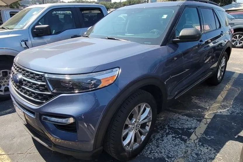 2021 Ford Explorer XLT photo 1