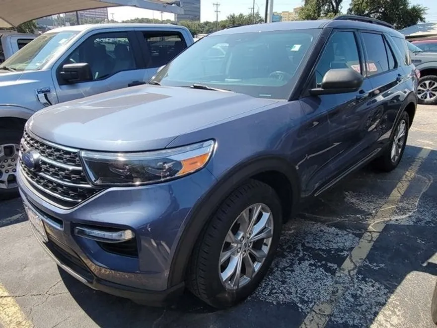 2021 Ford Explorer XLT photo 1