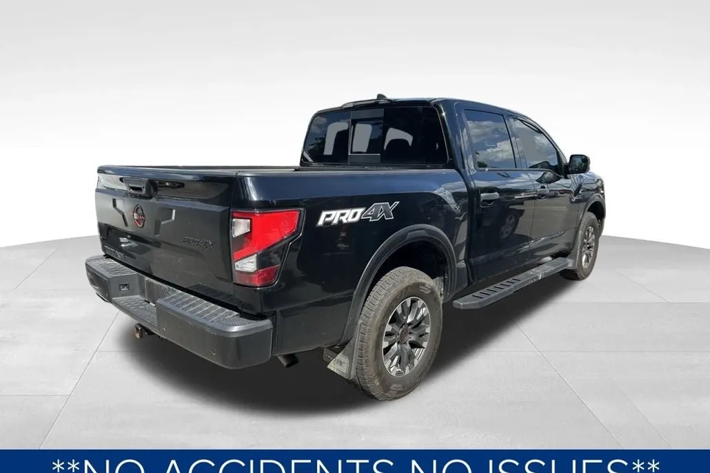 2023 Nissan Titan PRO-4X Crew Cab photo 1