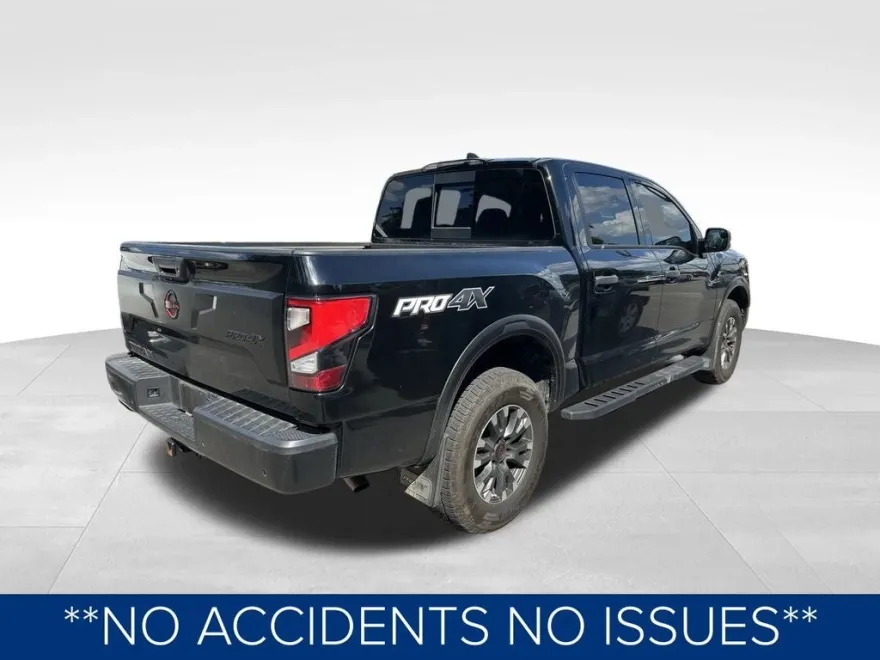 2023 Nissan Titan PRO-4X Crew Cab photo 1