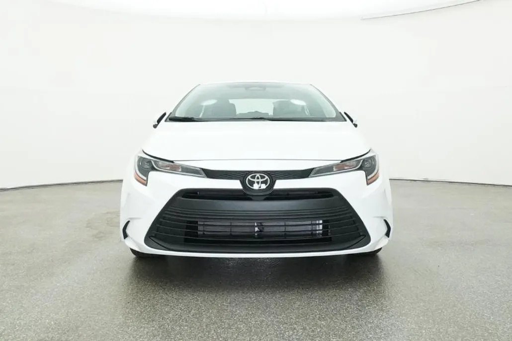 2025 Toyota Corolla LE photo 1