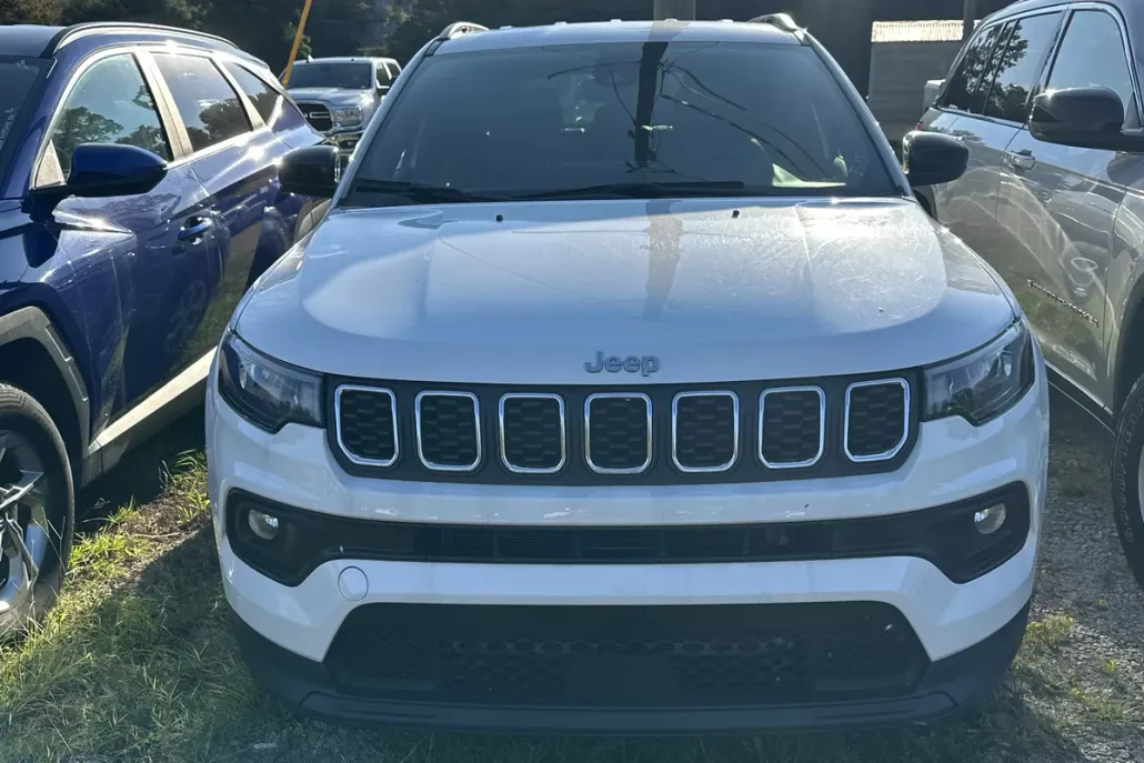 2024 Jeep Compass Latitude photo 1