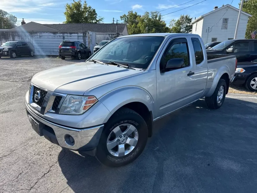 2009 Nissan Frontier SE King Cab photo 1