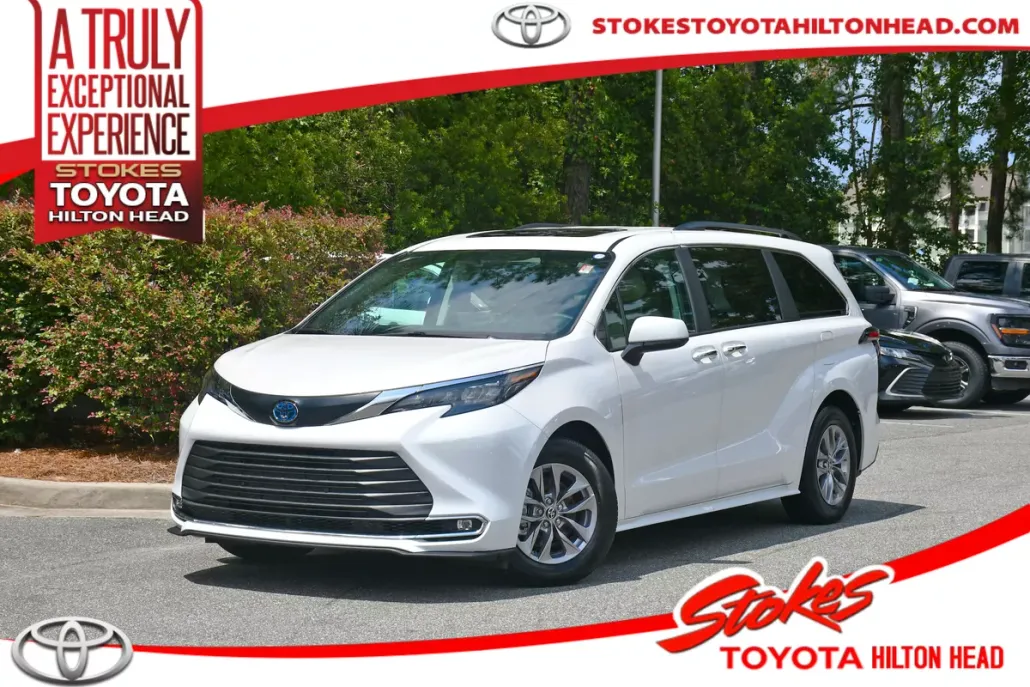 2024 Toyota Sienna XLE photo 1