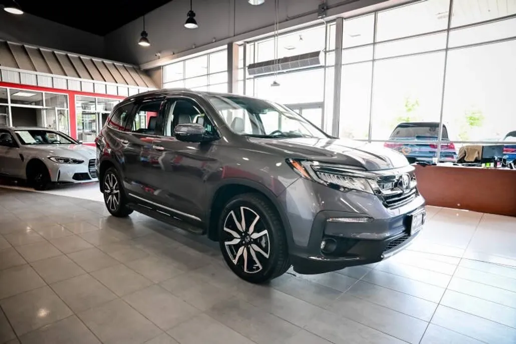 2022 Honda Pilot Touring photo 1