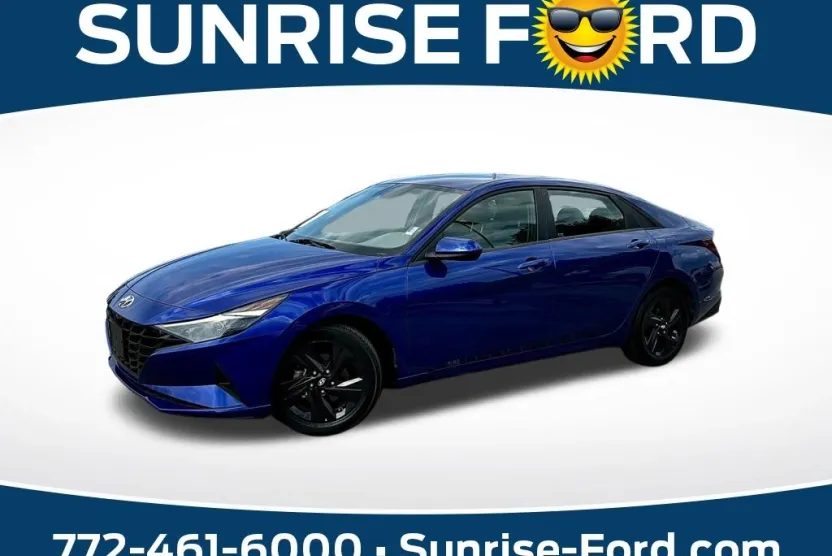 2023 Hyundai Elantra SEL photo 1