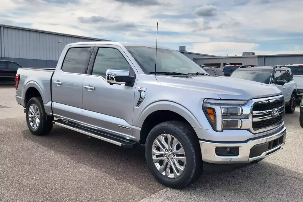 2025 Ford F-150 Lariat photo 1