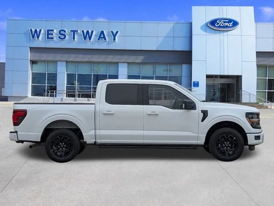 2025 Ford F-150 XLT photo 2