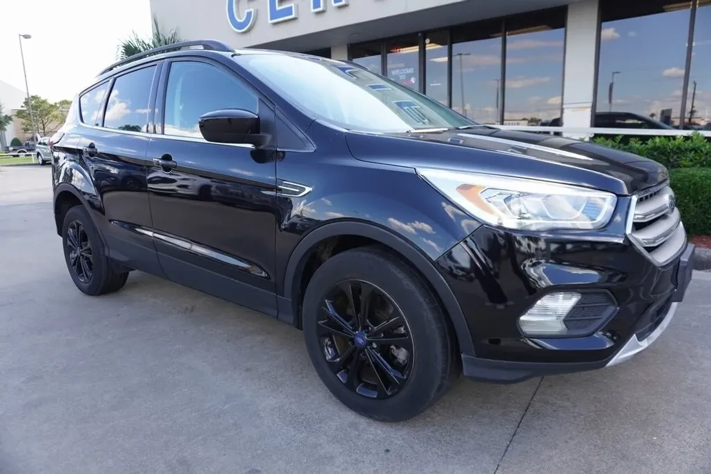2019 Ford Escape SEL photo 1