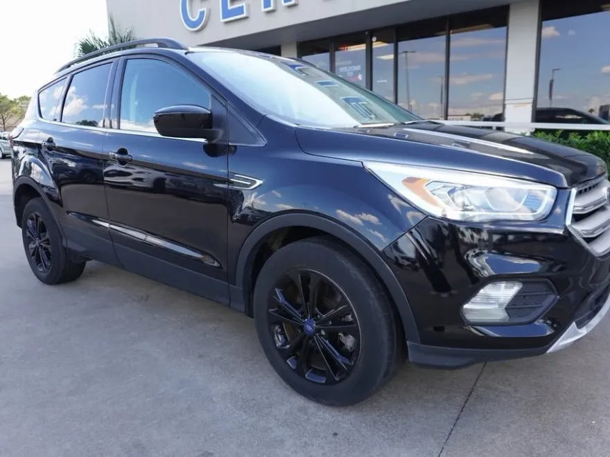 2019 Ford Escape SEL photo 1