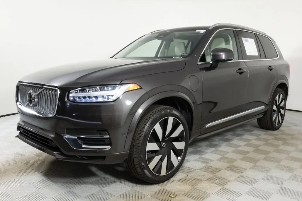 2024 Volvo XC90 Recharge Plus T8 AWD photo 1