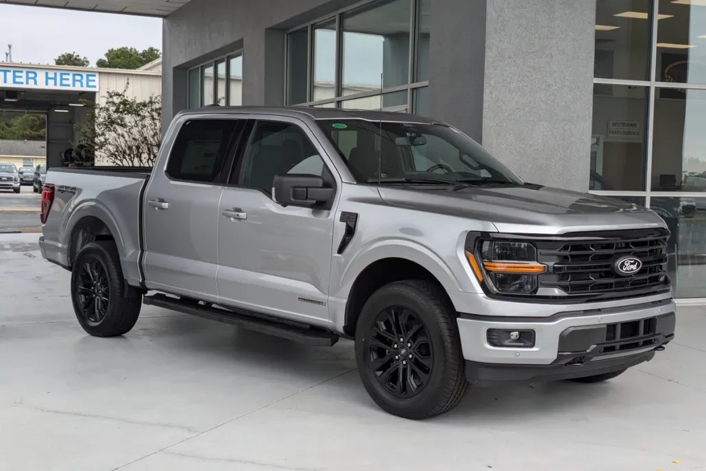 2024 Ford F-150 XLT photo 1