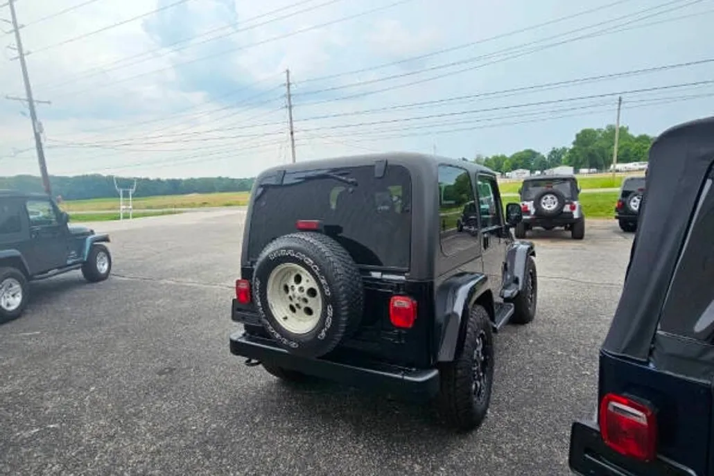 2004 Jeep Wrangler Sahara photo 1
