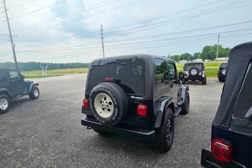 2004 Jeep Wrangler Sahara photo 1