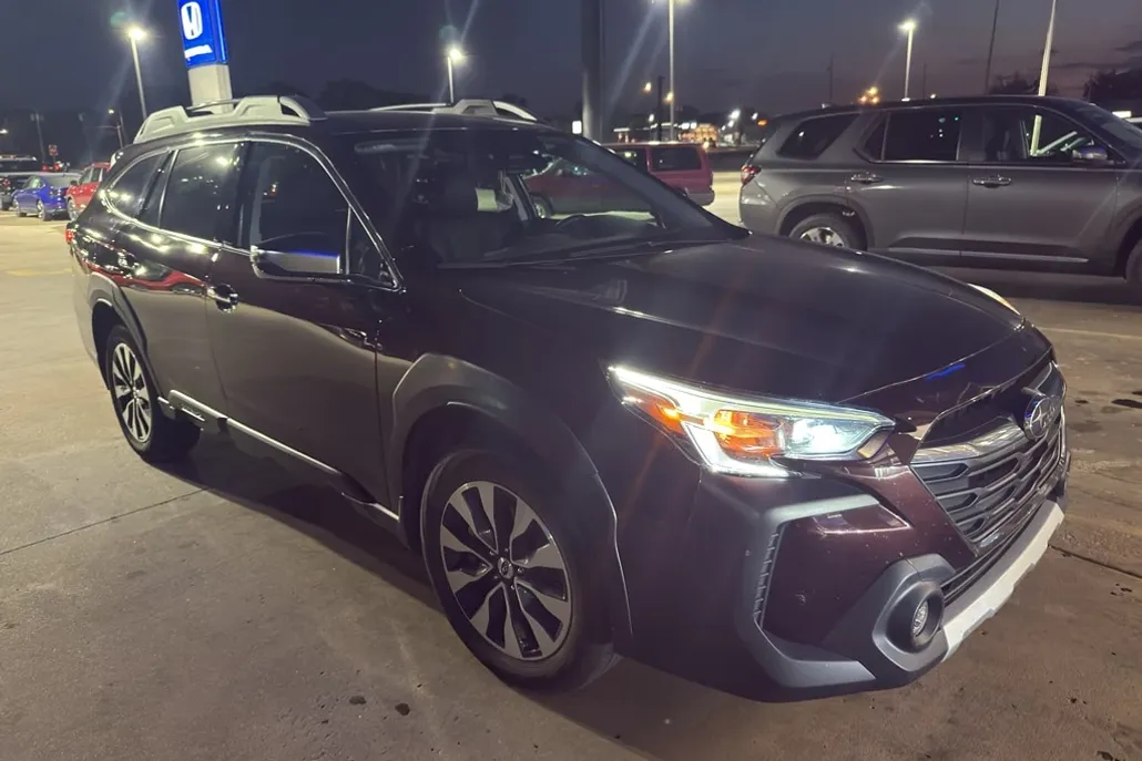 2023 Subaru Outback Touring XT photo 1