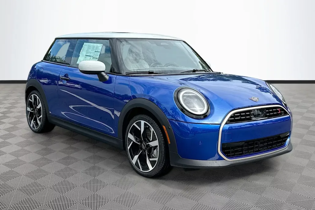 2025 Mini Cooper 2 Door Hardtop Signature photo 1
