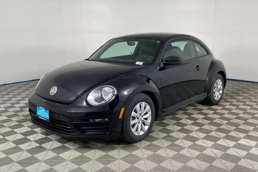 2018 Volkswagen Beetle S photo 1
