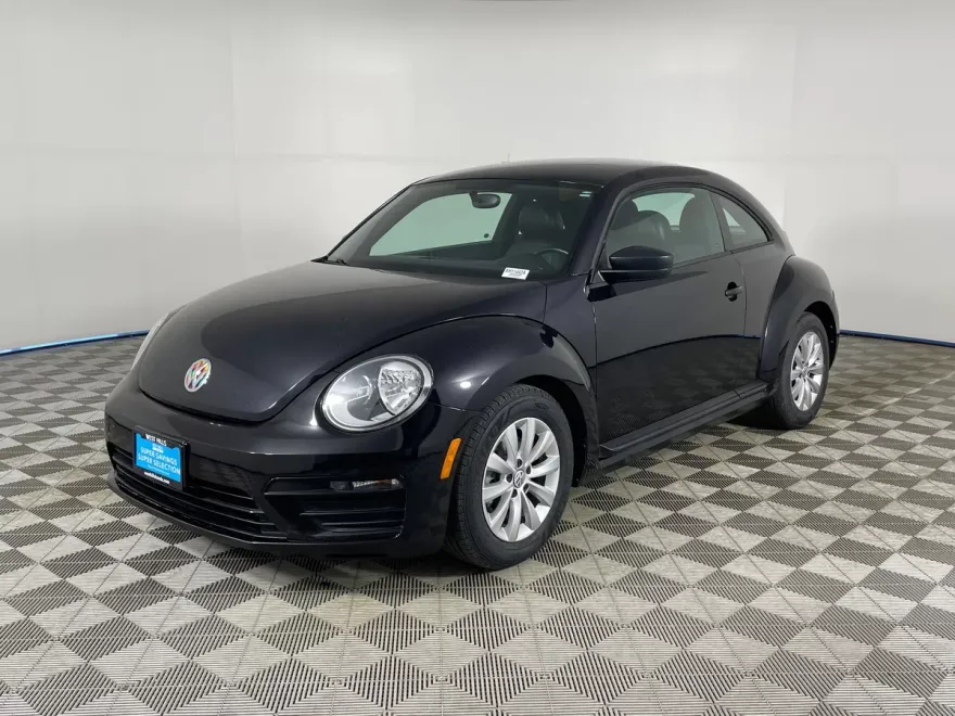 2018 Volkswagen Beetle S photo 1