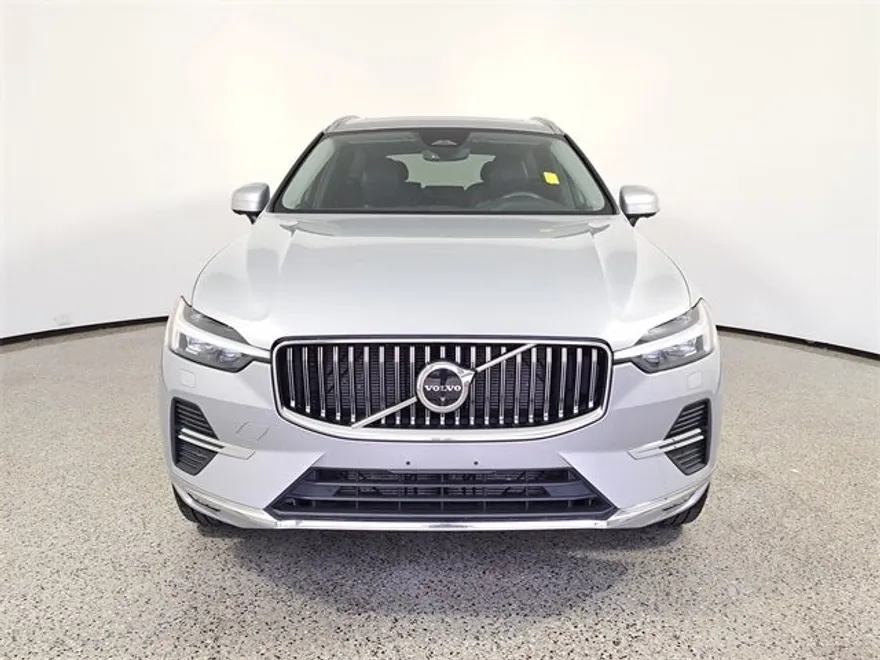 2023 Volvo XC60 B5 Plus photo 1