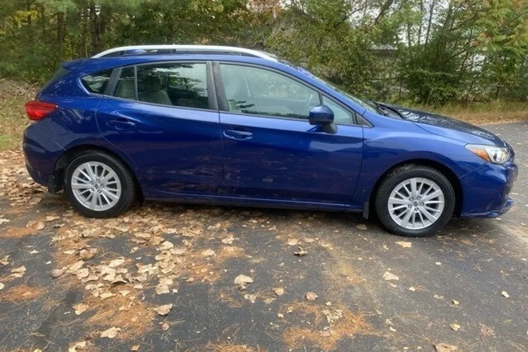 2017 Subaru Impreza 2.0i Premium photo 1