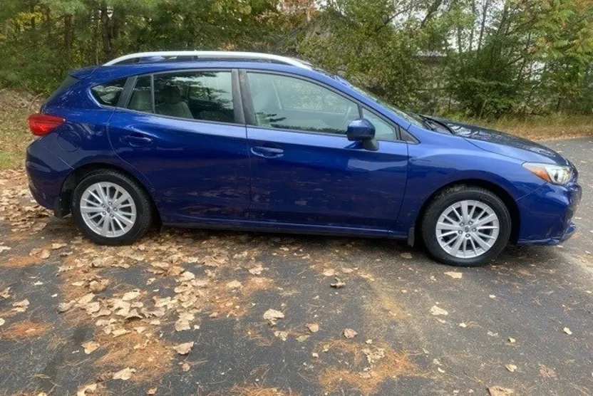 2017 Subaru Impreza 2.0i Premium photo 1