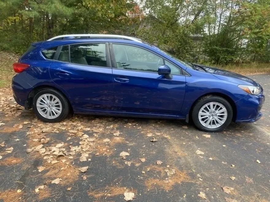 2017 Subaru Impreza 2.0i Premium photo 1