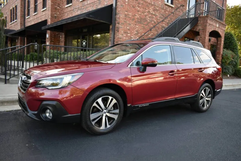 2018 Subaru Outback 3.6R Limited photo 1