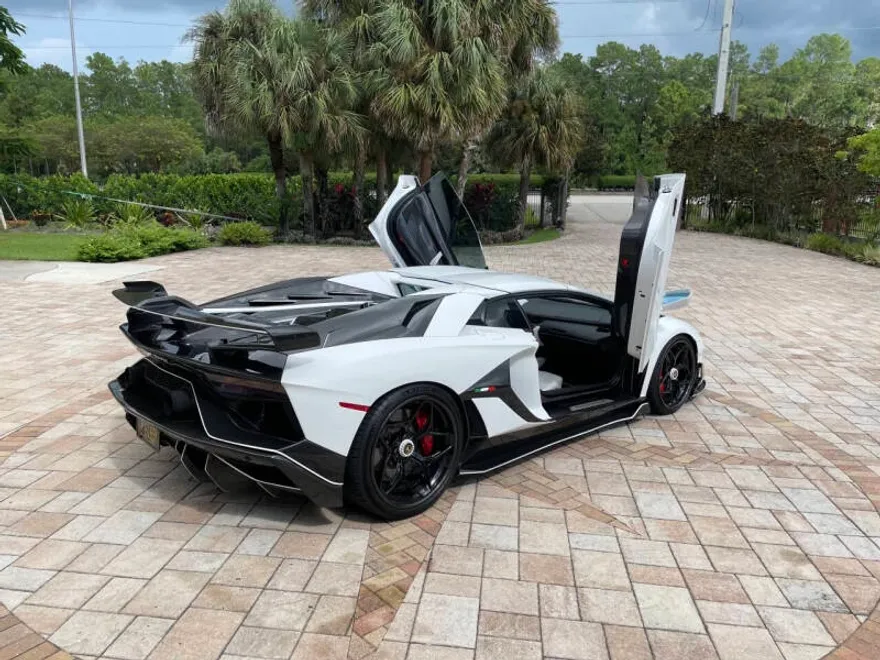 2013 Lamborghini Aventador LP 700-4 Roadster photo 1