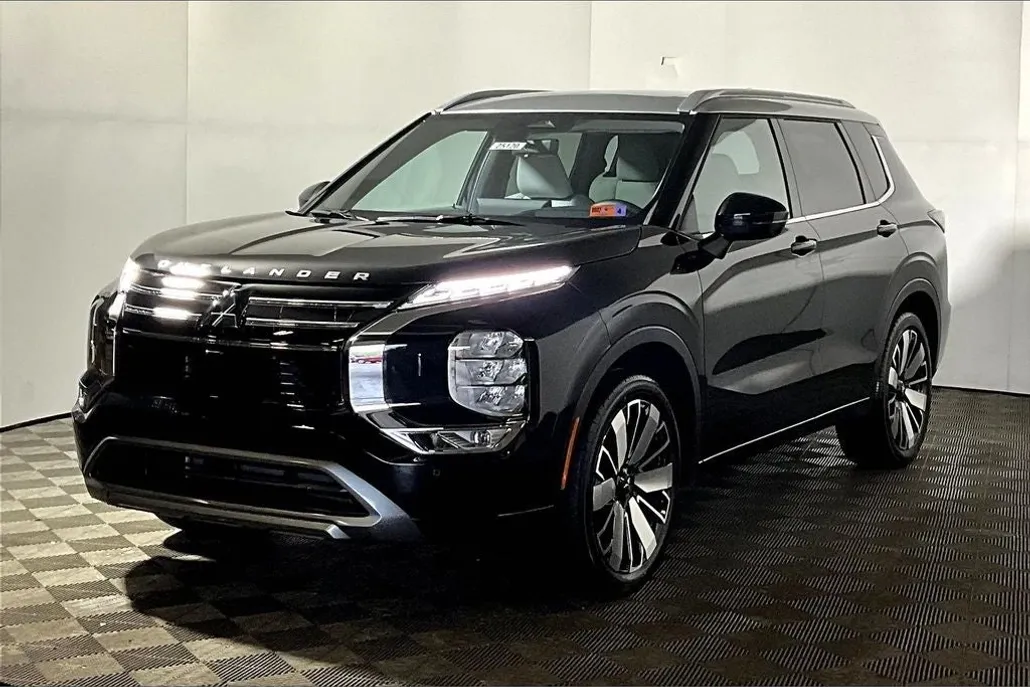 2025 Mitsubishi Outlander Platinum photo 1