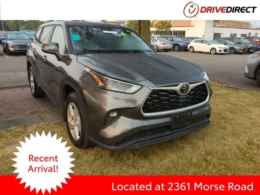 2024 Toyota Highlander LE photo 1