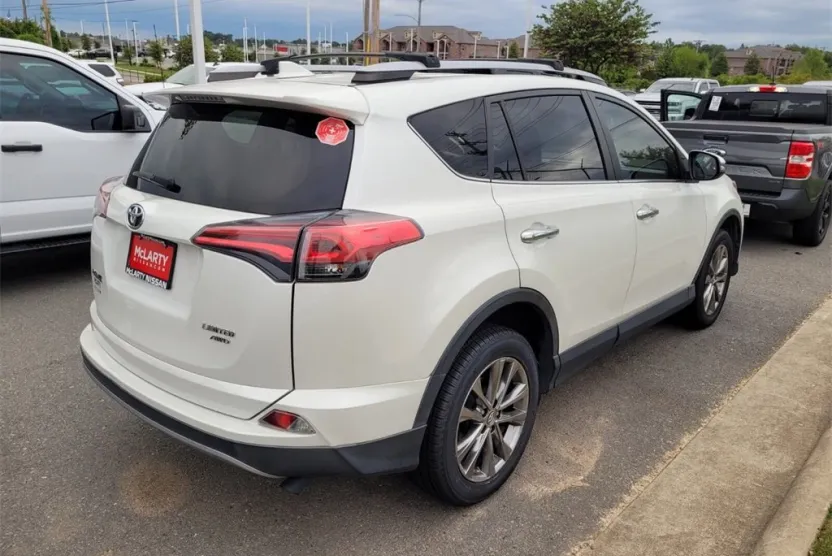 2018 Toyota RAV4 Limited photo 1