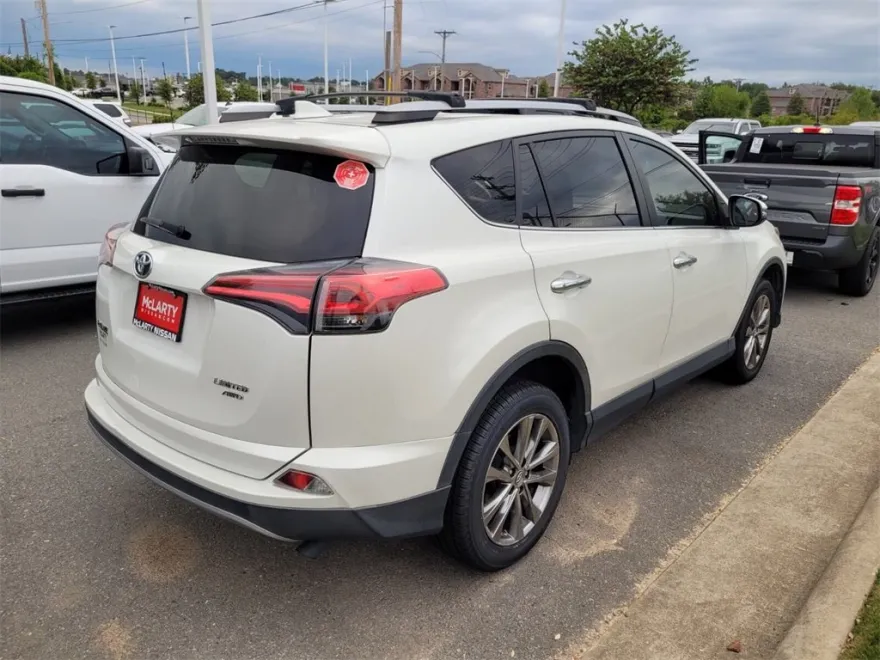2018 Toyota RAV4 Limited photo 1