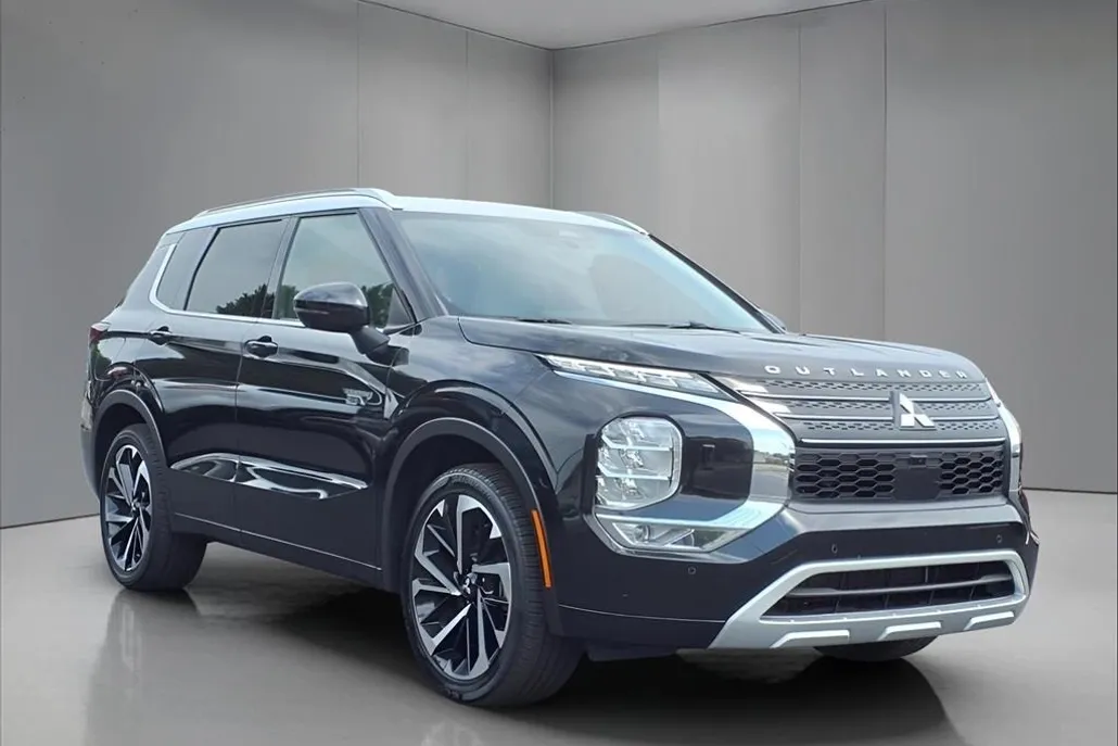 2024 Mitsubishi Outlander PHEV SEL photo 1