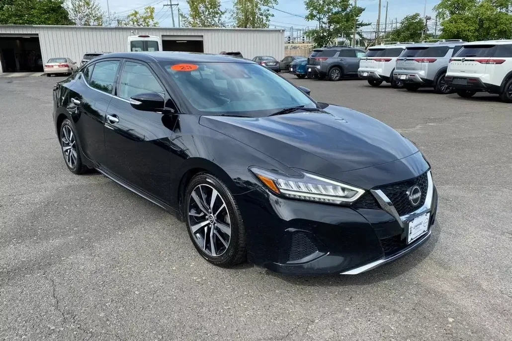 2023 Nissan Maxima SV photo 1