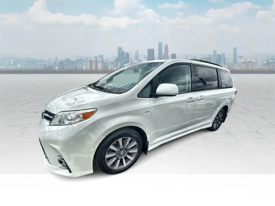 2020 Toyota Sienna XLE Premium photo 1