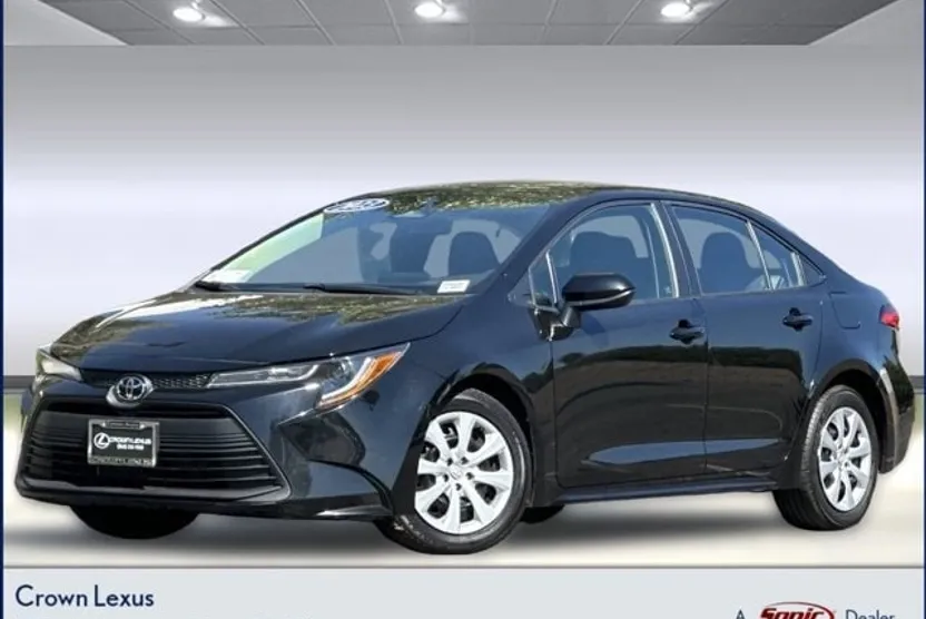 2023 Toyota Corolla LE photo 1