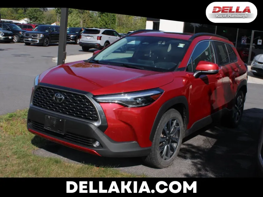 2023 Toyota Corolla Cross XLE photo 1