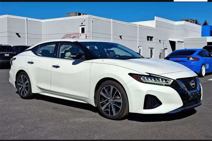 2023 Nissan Maxima SV photo 1