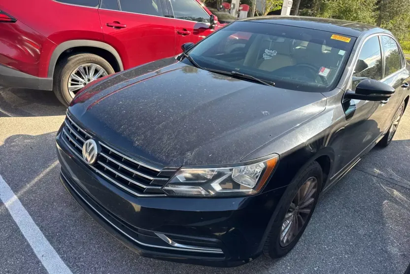 2017 Volkswagen Passat SE photo 1