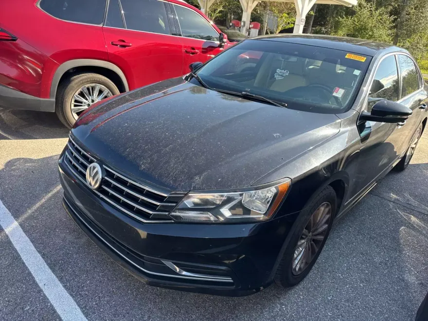 2017 Volkswagen Passat SE photo 1