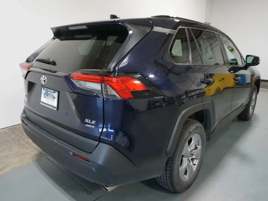 2023 Toyota RAV4 XLE photo 8