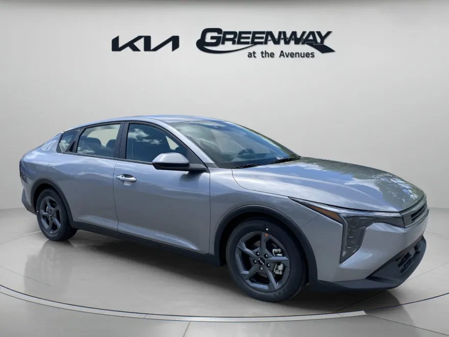 2025 Kia K4 LXS photo 1