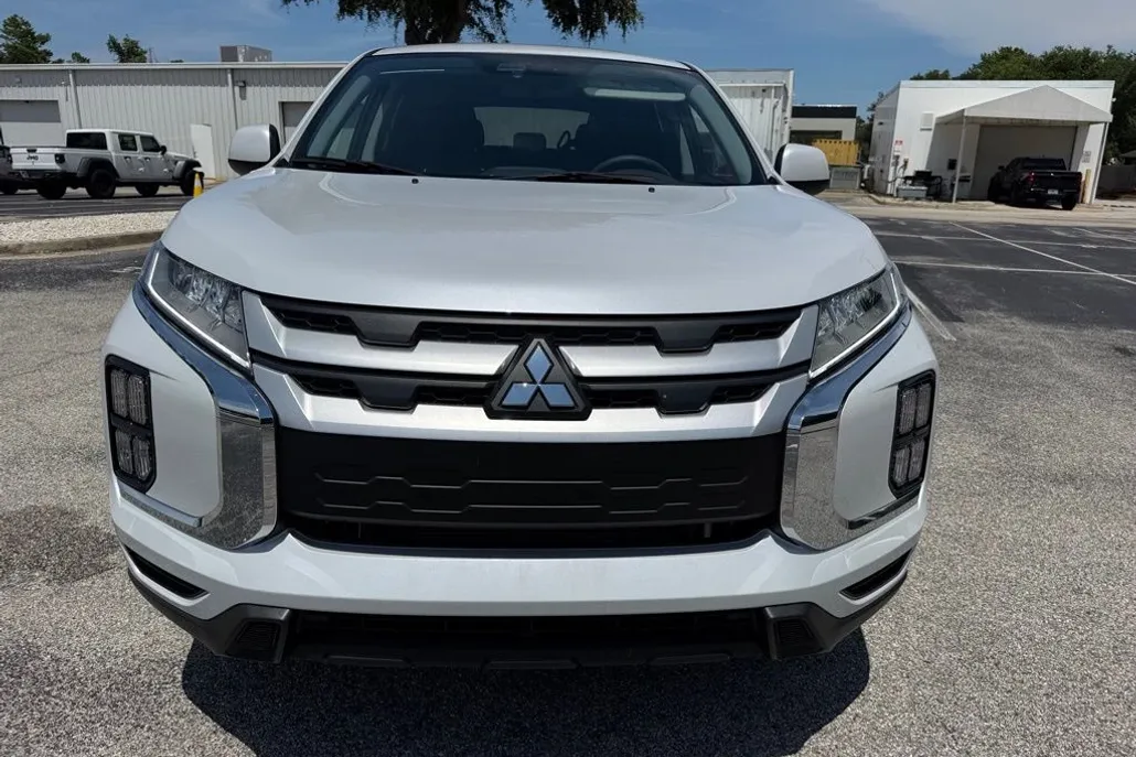2025 Mitsubishi Outlander Sport ES photo 1