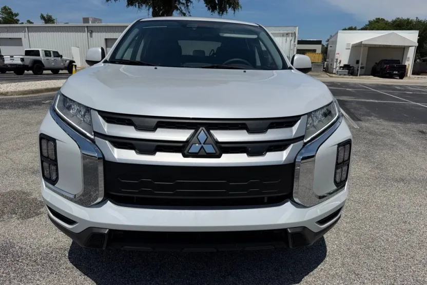 2025 Mitsubishi Outlander Sport ES photo 1