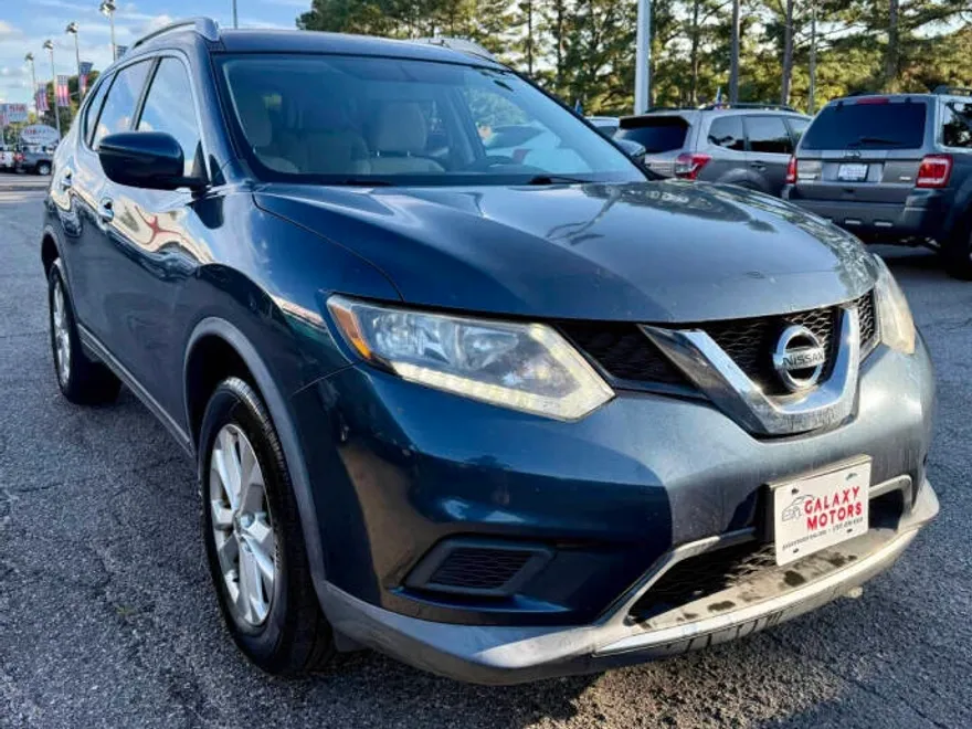 2016 Nissan Rogue SV photo 1