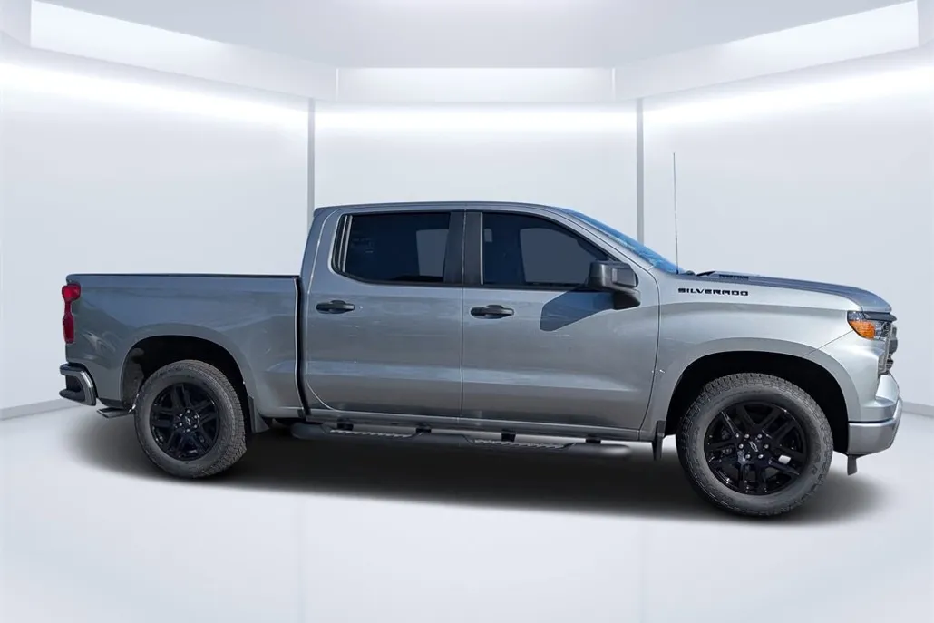 2026 Chevrolet Silverado 1500 Custom photo 1