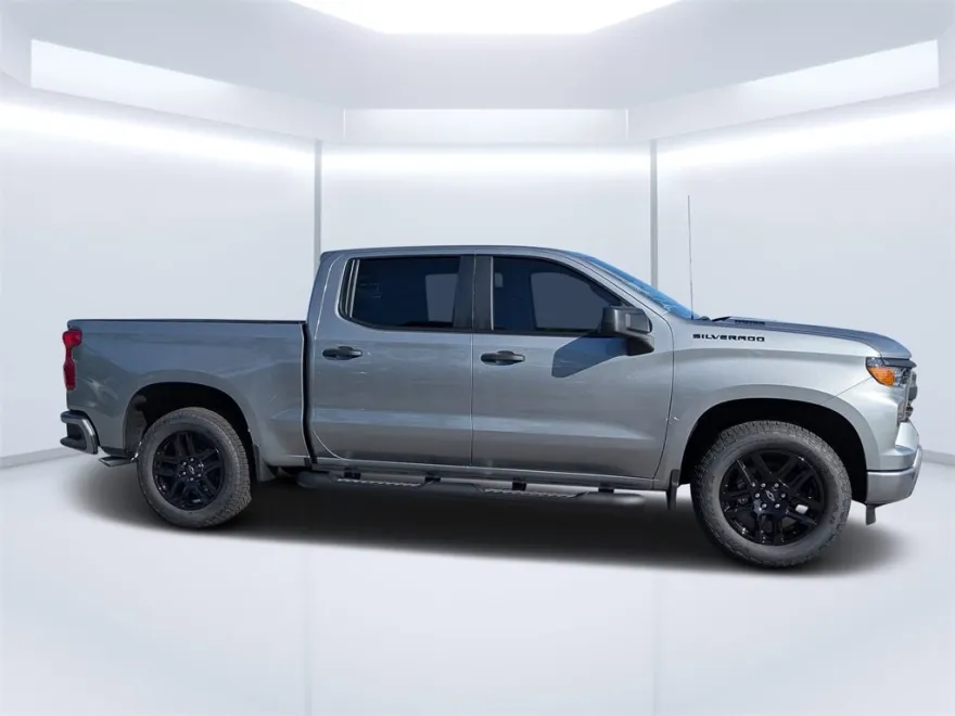 2026 Chevrolet Silverado 1500 Custom photo 1