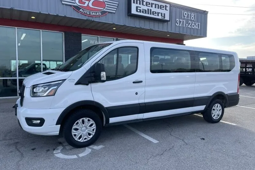 2023 Ford Transit Passenger XLT photo 1