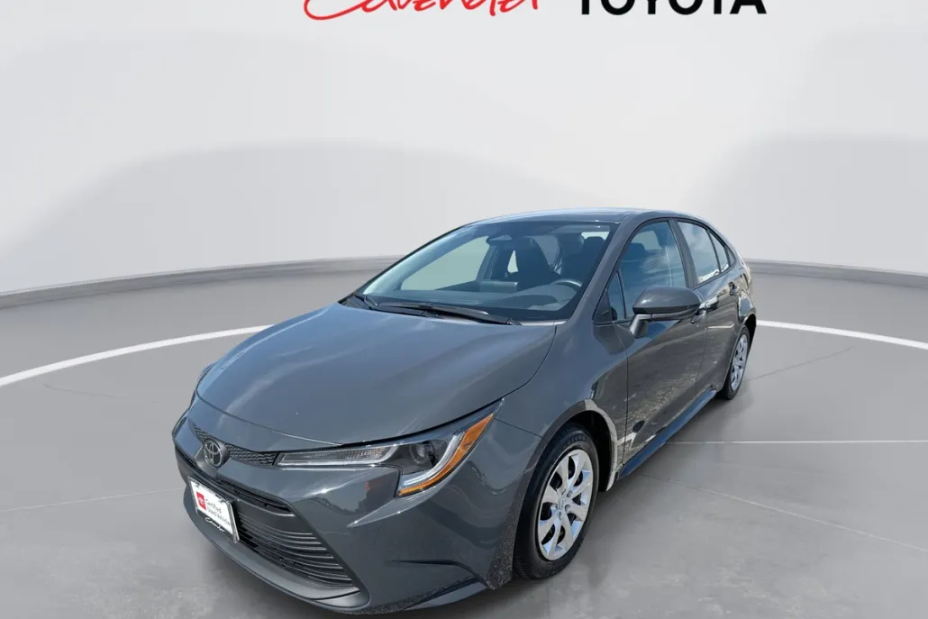 2025 Toyota Corolla LE photo 1