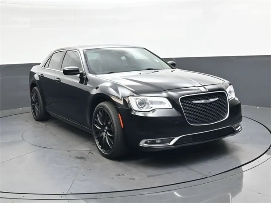 2016 Chrysler 300 Limited photo 1
